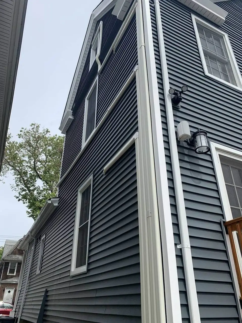Ductless line set run in line-hide cover on house siding by Electric A/C Inc